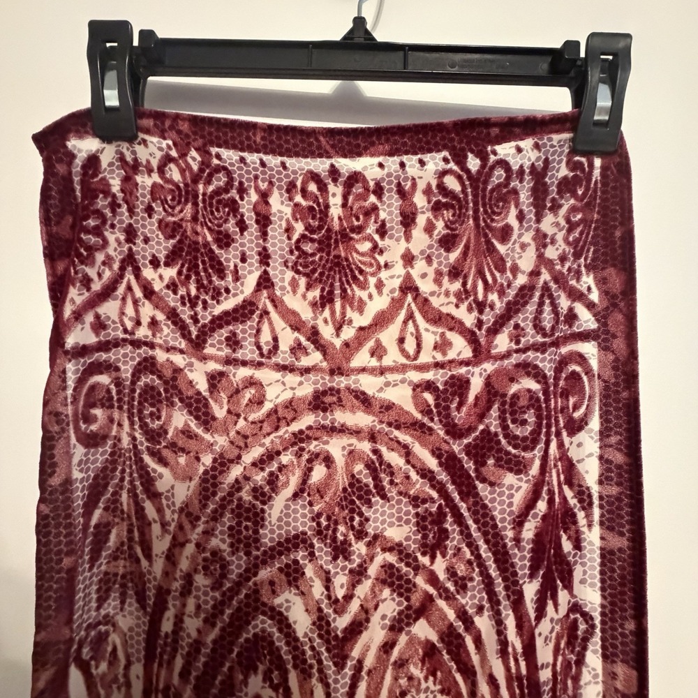 Reversible Floral scarf Burgundy/Beige Viscose Nylon Dry Clean Only - Picture 2 of 12
